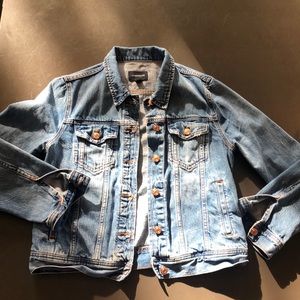 JCrew jean jacket. Very lightly worn. M